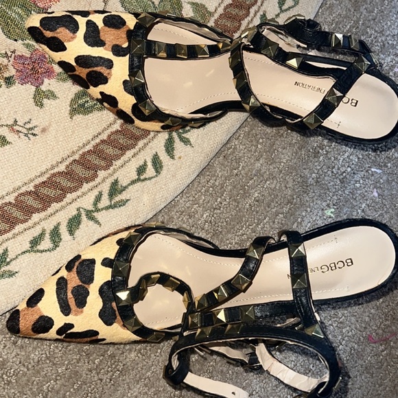 BCBG leopard cheetah print kitten heels - Picture 3 of 4